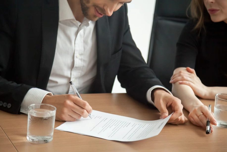 Servicios con nuestros abogados administrativos​