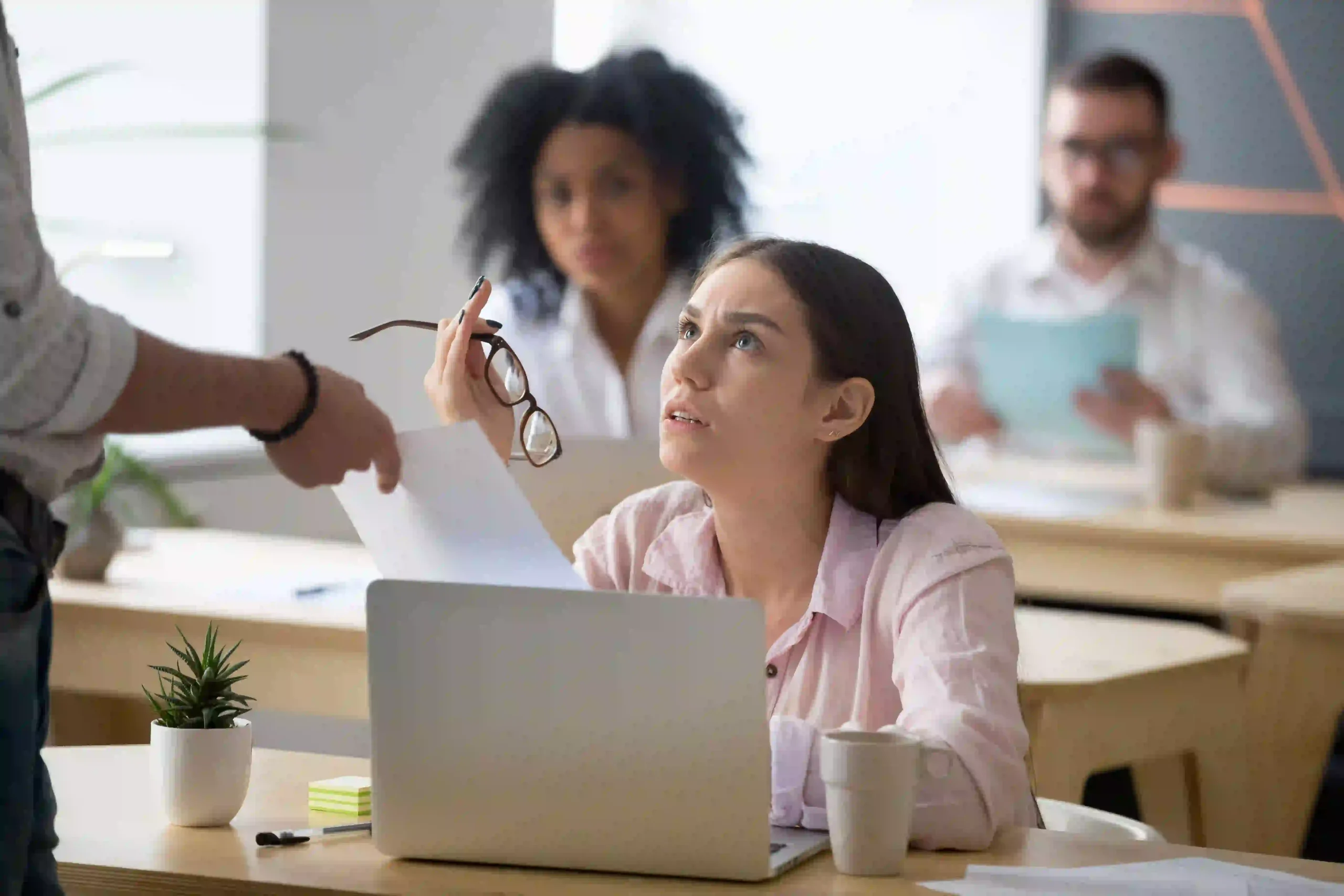 Qué es el acoso laboral y qué hacer si lo sufres